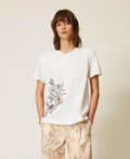 T-shirt con ricamo a fiori