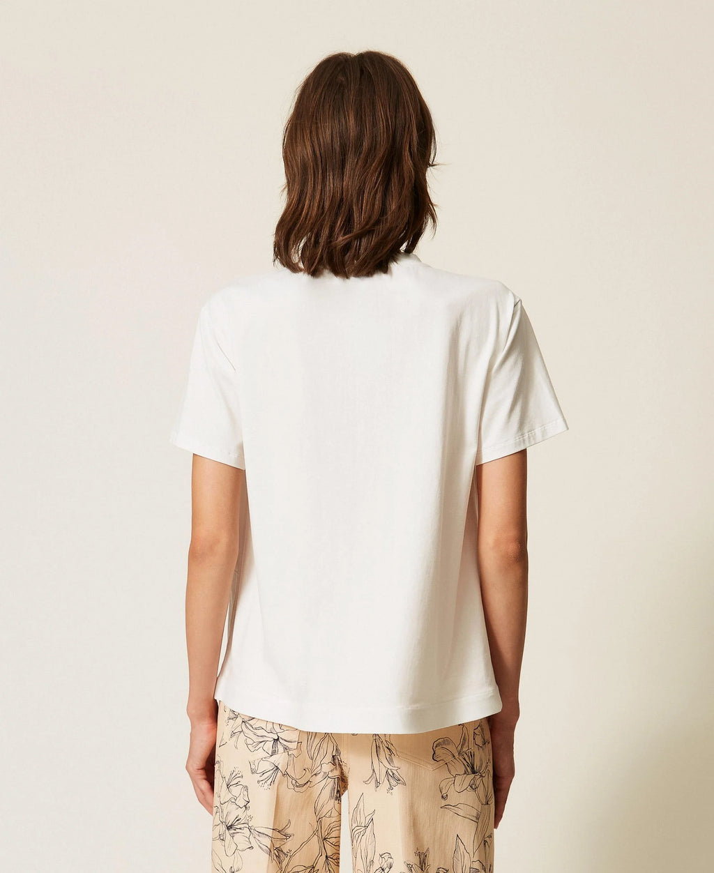 T-shirt con ricamo a fiori