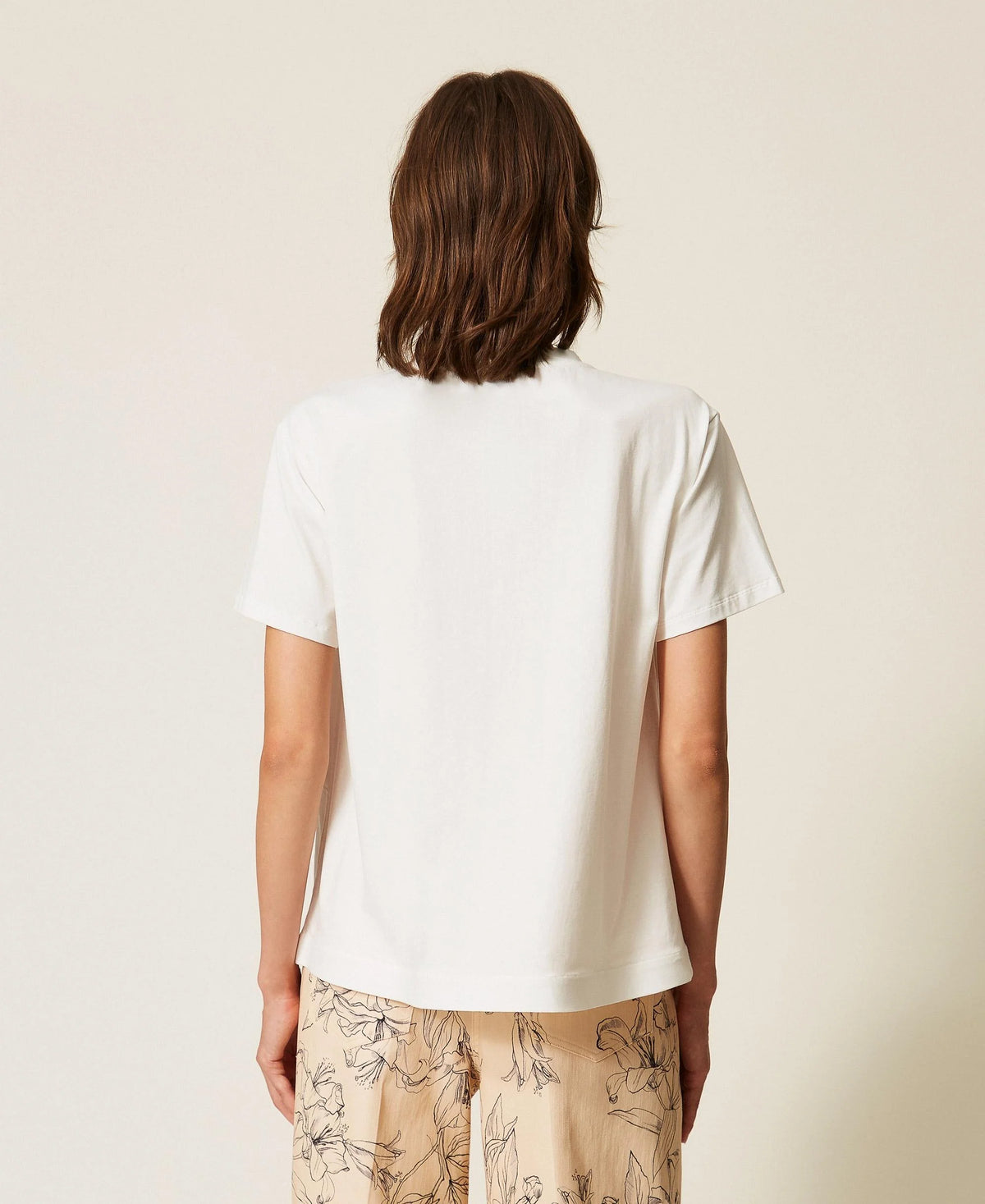 T-shirt con ricamo a fiori