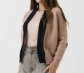Cardigan di maglia caramello con inserti neri