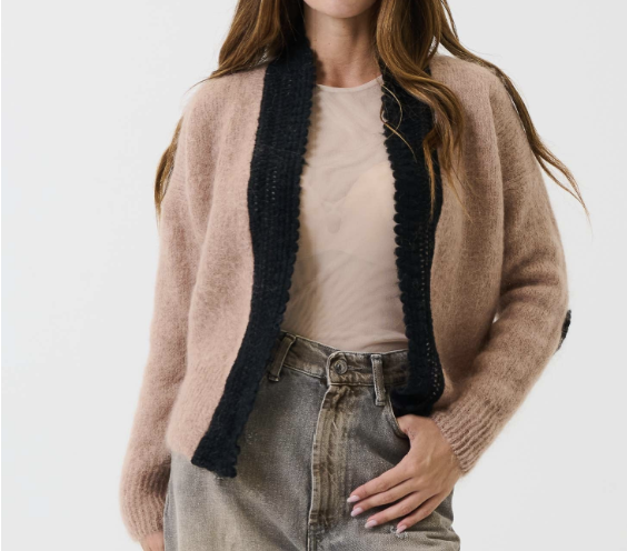 Cardigan di maglia caramello con inserti neri
